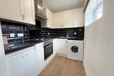 Studio to rent, Lowdell Close, Yiewsley, UB7