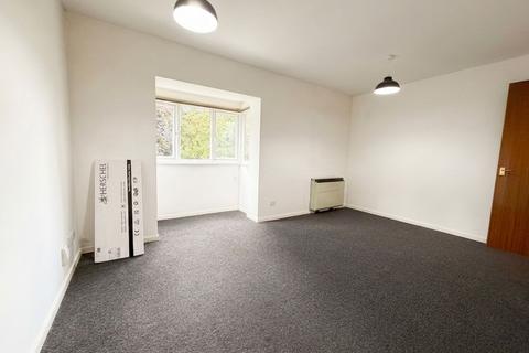 Studio to rent, Lowdell Close, Yiewsley, UB7
