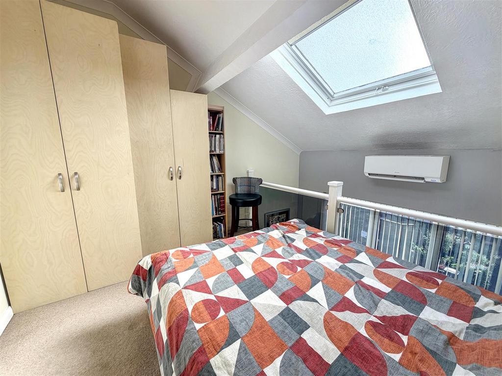 Bedroom ( Mezzanine)