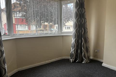 3 bedroom house to rent, Birkdale Road, London, SE2