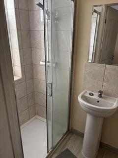 3 bedroom house to rent, Birkdale Road, London, SE2