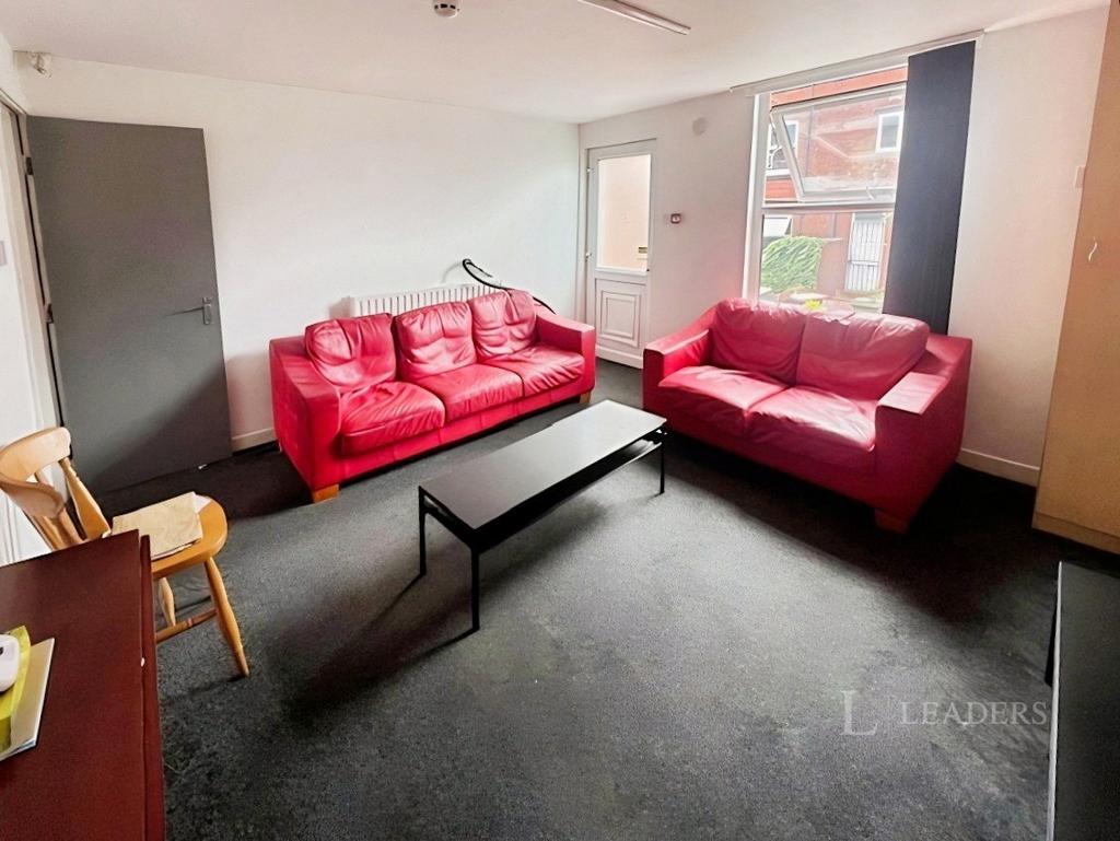 House in Leeds, West Yorkshire - View 2