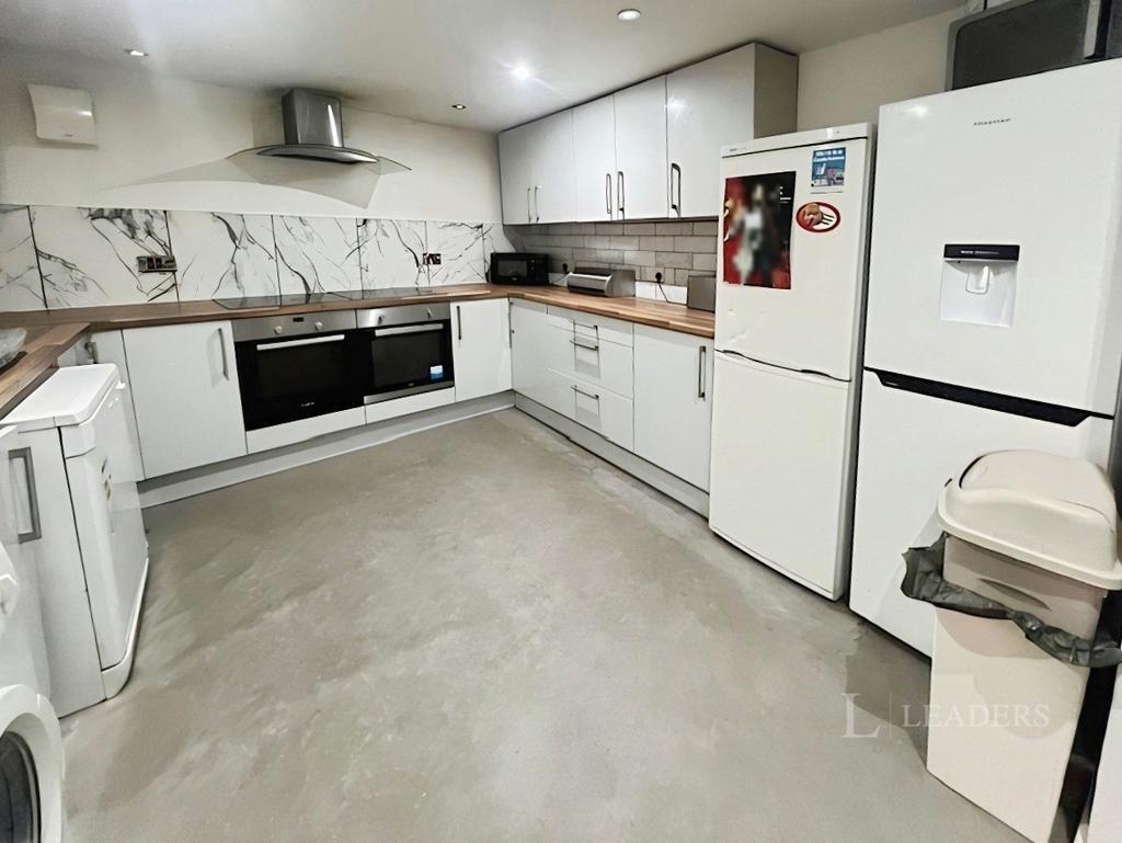 House in Leeds, West Yorkshire - View 3