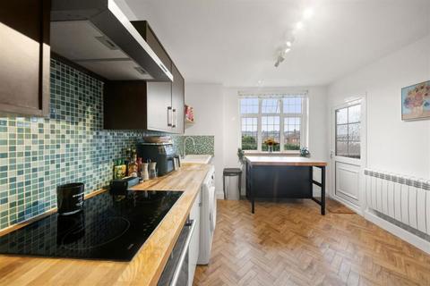 3 bedroom apartment for sale, Green Tiles Lane, Denham, Uxbridge, UB9 5HX