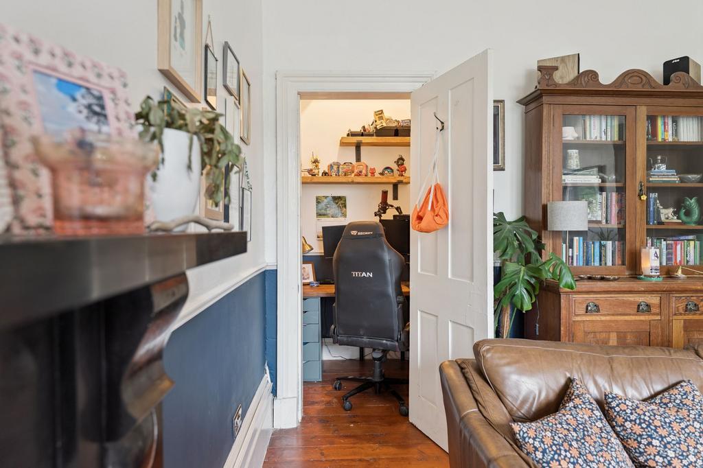 Holyrood Quadrant, Flat 0/1, Kelvinbridge, Glasgow, G20 - More