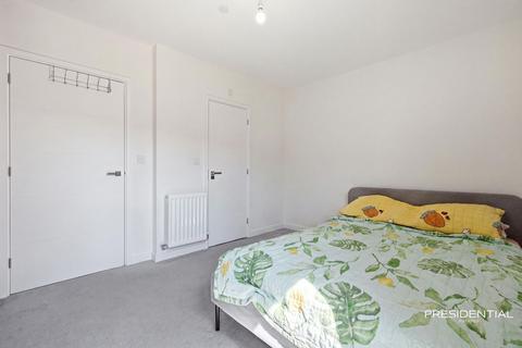 undefined, Luctons Close, Loughton IG10