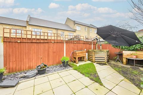 4 bedroom terraced house to rent, Abbott Road, London, E14