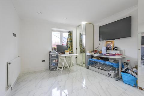 4 bedroom terraced house to rent, Abbott Road, London, E14