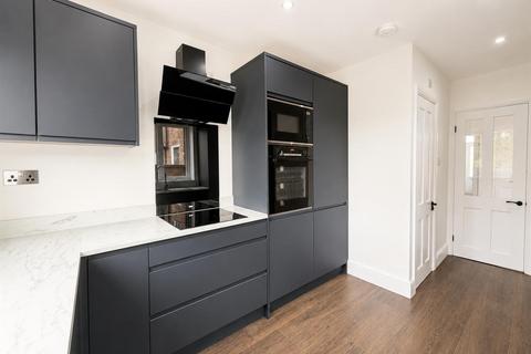 4 bedroom semi-detached house for sale, Carlton Road, Sale