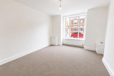 4 bedroom semi-detached house for sale, Carlton Road, Sale