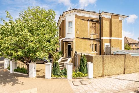 2 bedroom flat to rent, Thornbury Road, Isleworth TW7