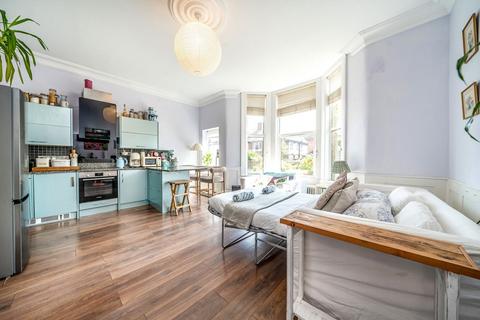 2 bedroom flat to rent, Thornbury Road, Isleworth TW7