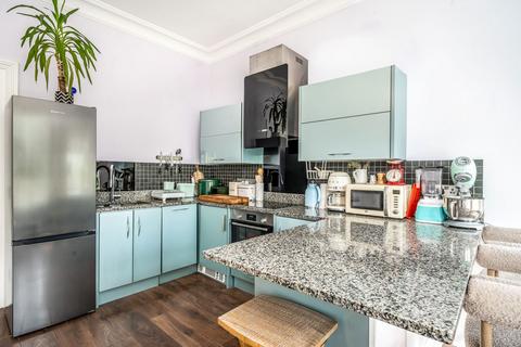 2 bedroom flat to rent, Thornbury Road, Isleworth TW7