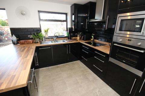4 bedroom detached house for sale, Dorking Close, Worcester Park KT4