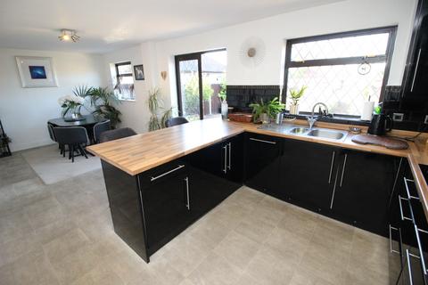 4 bedroom detached house for sale, Dorking Close, Worcester Park KT4
