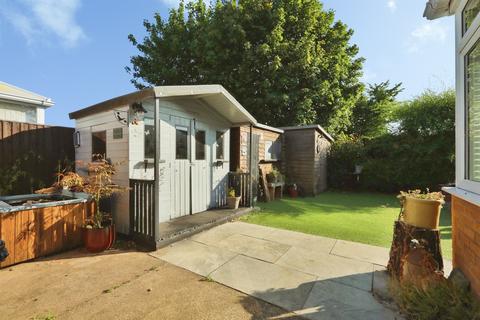 2 bedroom detached bungalow for sale, Earles Court, Retford