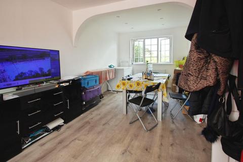 3 bedroom terraced house to rent, Rushdene, Abbey Wood, London, SE2 9RP