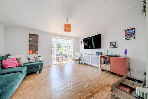 3 bedroom semi-detached house for sale, Camwood Gardens, Ipswich, IP3