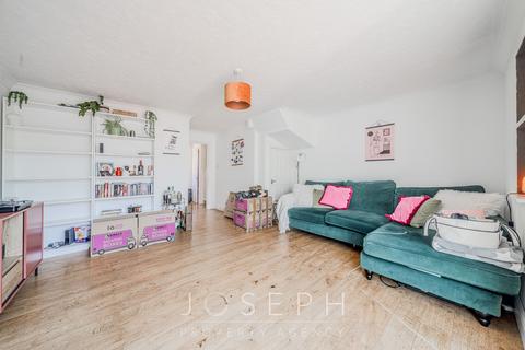 3 bedroom semi-detached house for sale, Camwood Gardens, Ipswich, IP3