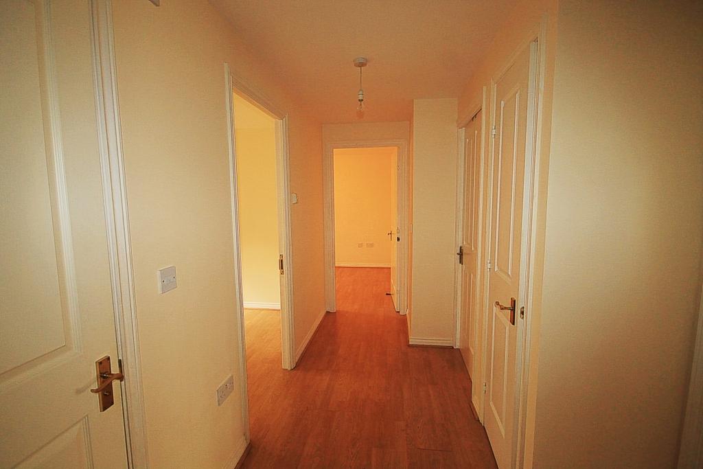 Apartment in Romford - View 3