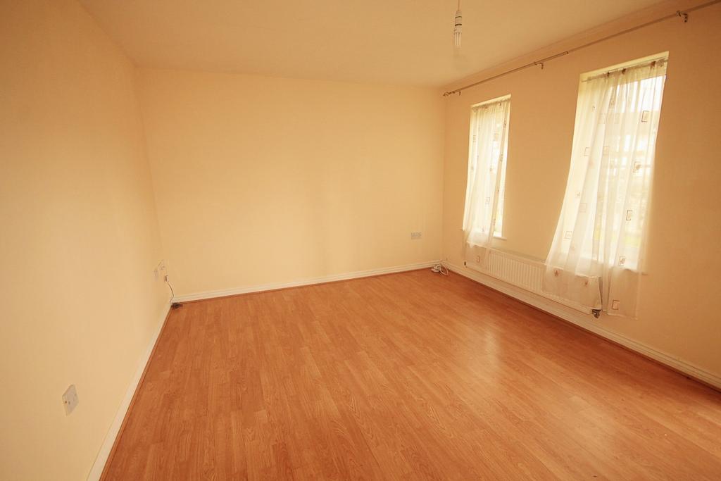 Apartment in Romford - More