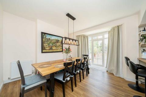 3 bedroom house to rent, Fernside Avenue, London NW7