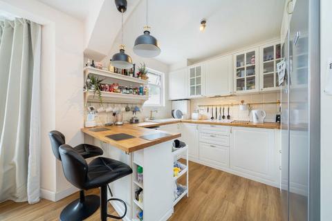 3 bedroom house to rent, Fernside Avenue, London NW7