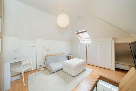 3 bedroom house to rent, Fernside Avenue, London NW7