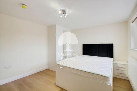 House share to rent, Parlaunt Road, Langley SL3