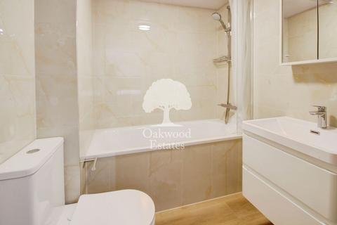 House share to rent, Parlaunt Road, Langley SL3