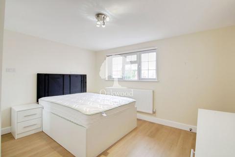 House share to rent, Parlaunt Road, Langley SL3