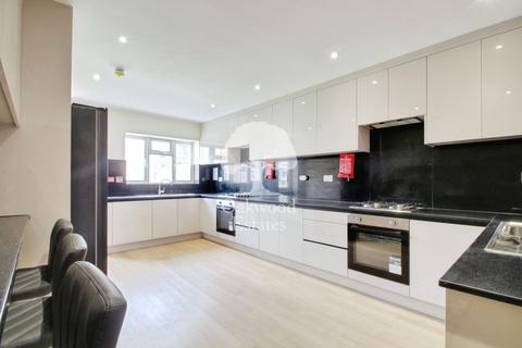House share to rent, Parlaunt Road, Langley SL3