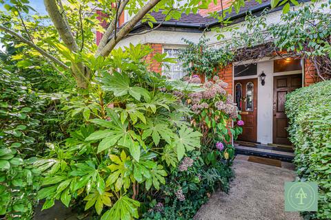 2 bedroom flat for sale, Belsize Avenue, Palmers Green, London, N13