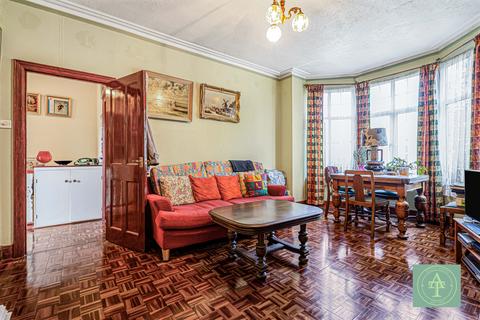 2 bedroom flat for sale, Belsize Avenue, Palmers Green, London, N13
