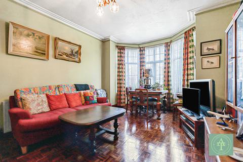 2 bedroom flat for sale, Belsize Avenue, Palmers Green, London, N13