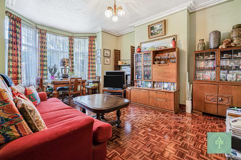 2 bedroom flat for sale, Belsize Avenue, Palmers Green, London, N13