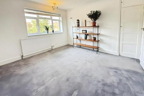 2 bedroom house share to rent, Santingfield North, Farley Hill, Luton, LU1