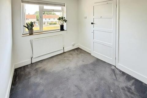 2 bedroom house share to rent, Santingfield North, Farley Hill, Luton, LU1