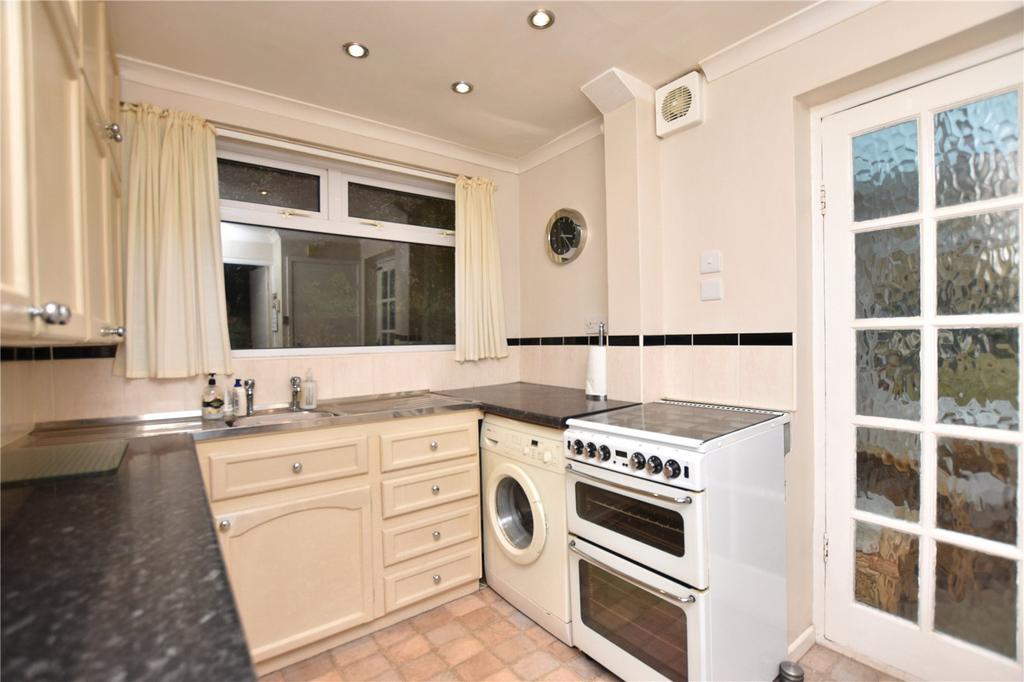 House in Leeds, Gildersome - View 3