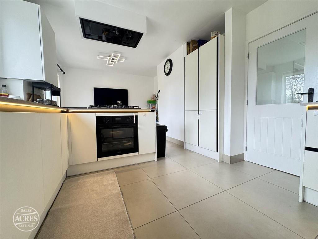 House in Sandwell, West Midlands - View 6