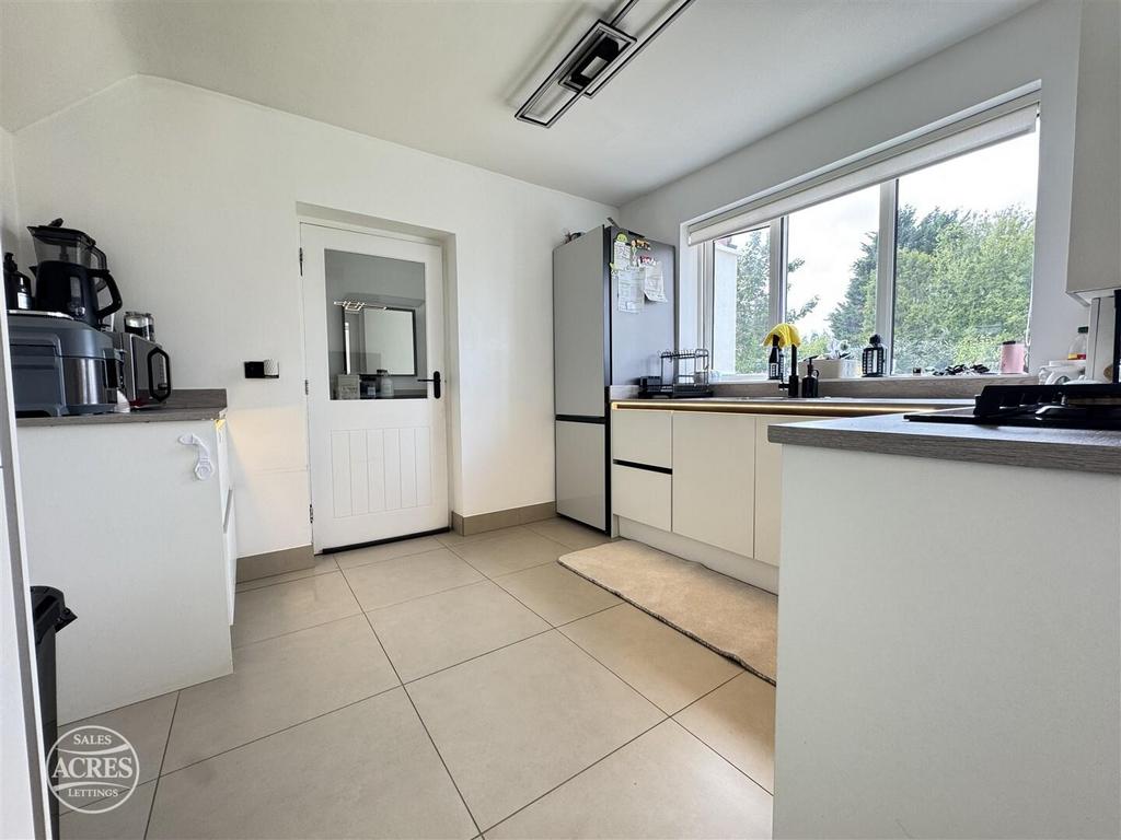 House in Sandwell, West Midlands - More
