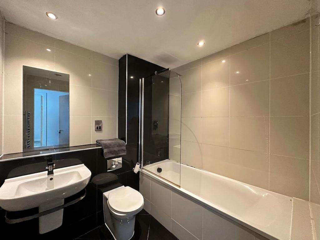 Apartment in Sheffield, South Yorkshire - View 3