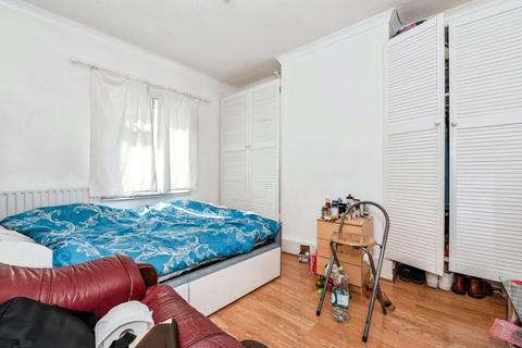4 bedroom terraced house for sale, Huntley Avenue, Northfleet, Gravesend, Kent, DA11