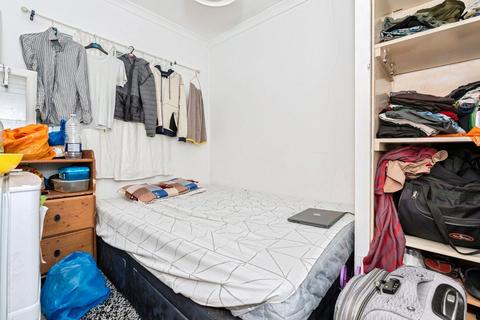 4 bedroom terraced house for sale, Huntley Avenue, Northfleet, Gravesend, Kent, DA11