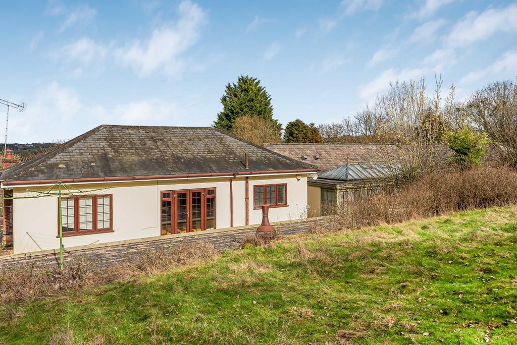 Bungalow exterior, garden