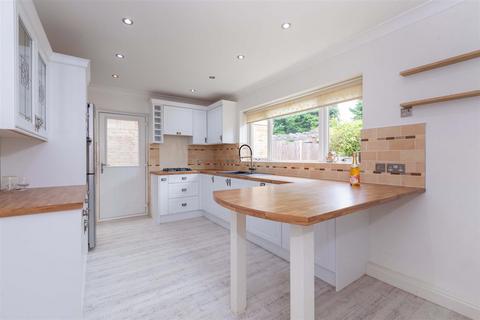 4 bedroom detached house for sale, Long Drive, Burnham