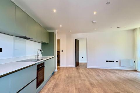 3 bedroom flat to rent, Windsor Bridge Road
