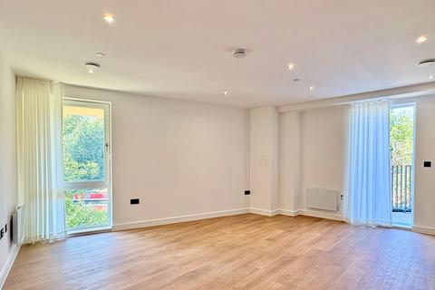3 bedroom flat to rent, Windsor Bridge Road