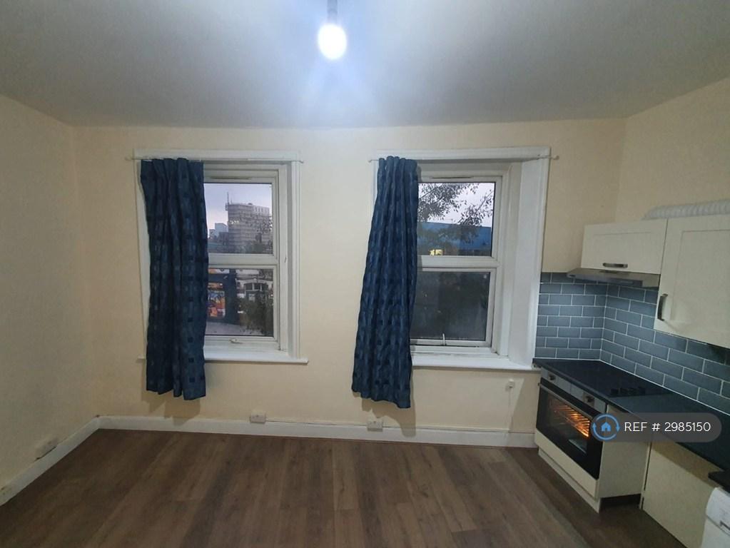 Apartment in London - View 3