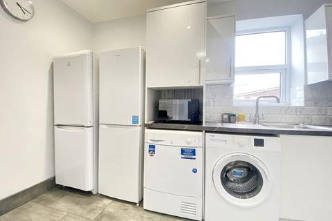 5 bedroom apartment to rent, Cowley Road, Uxbridge, UB8